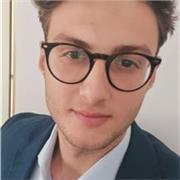 Laureando in Filosofia offre lezioni per una base filosofica che sviluppi il senso critico e l'approfondimento di numerose tematiche e discussioni